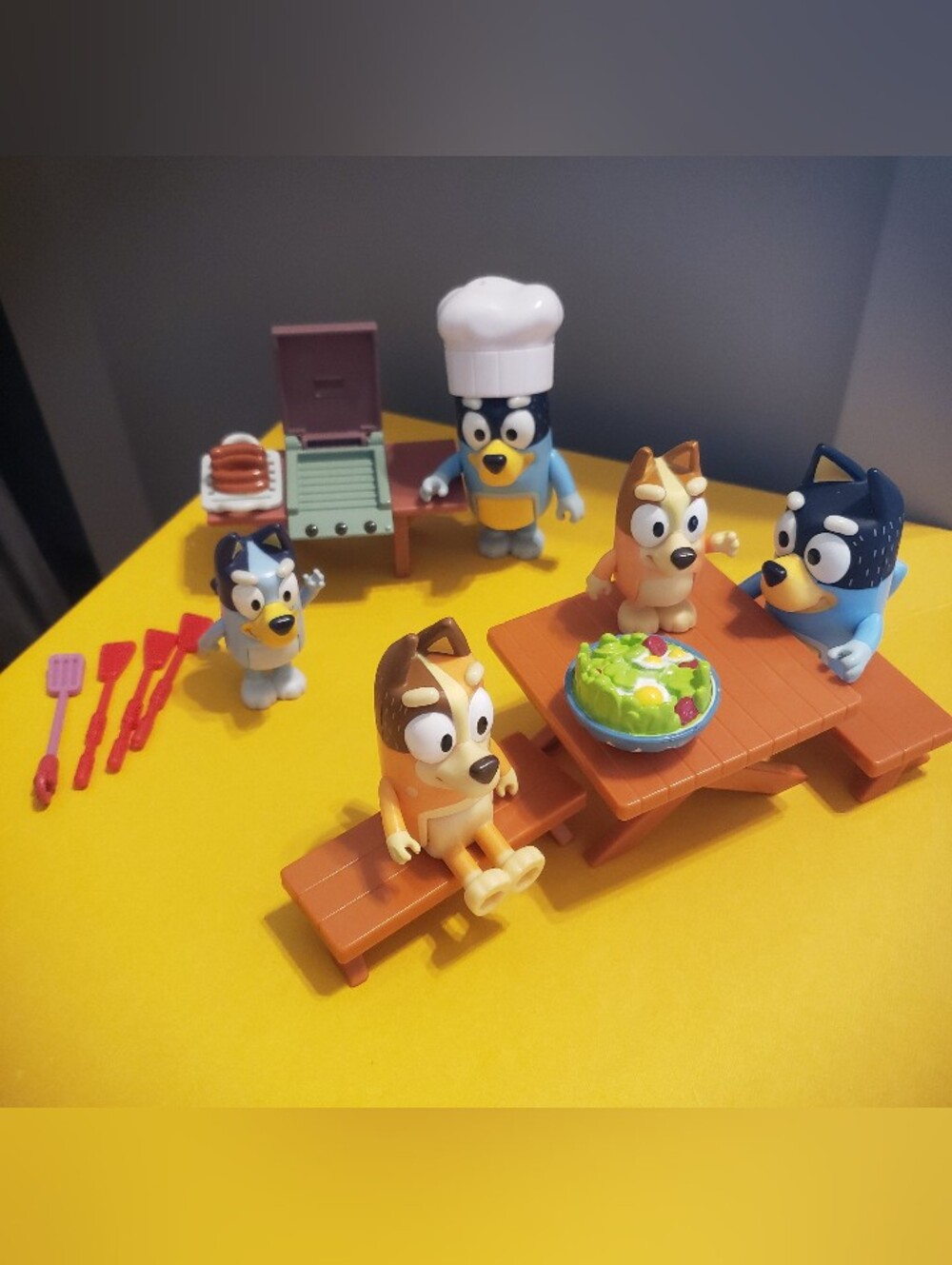 Bluey-Themed Picnic Playset with Orange and Blue Character Figures